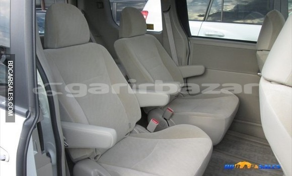 Buy Import Toyota Noah in Dhaka, Dhaka Buy Import Toyota Noah in Dhaka, Dhaka