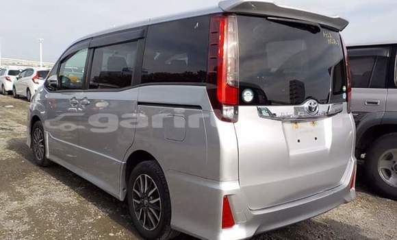 কেনা আমদানি Toyota Noah Silver গাড়ী মধ্যে ঢাকা মধ্যে Dhaka কেনা আমদানি Toyota Noah Silver গাড়ী মধ্যে ঢাকা মধ্যে Dhaka