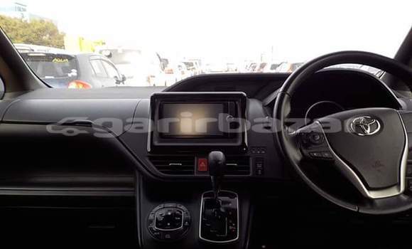 কেনা আমদানি Toyota Noah Silver গাড়ী মধ্যে ঢাকা মধ্যে Dhaka কেনা আমদানি Toyota Noah Silver গাড়ী মধ্যে ঢাকা মধ্যে Dhaka