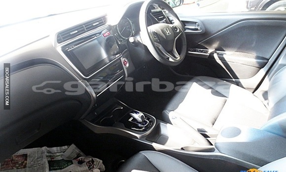 কেনা আমদানি Honda Grace White গাড়ী মধ্যে ঢাকা মধ্যে Dhaka কেনা আমদানি Honda Grace White গাড়ী মধ্যে ঢাকা মধ্যে Dhaka