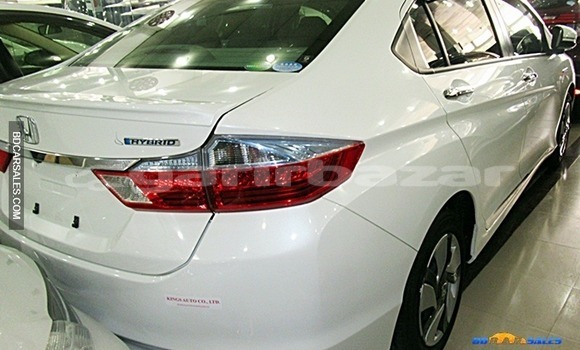 Buy Import Honda Grace in Dhaka, Dhaka Buy Import Honda Grace in Dhaka, Dhaka