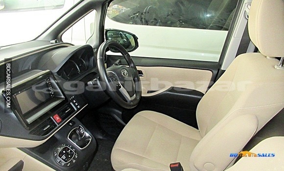 Buy Import Toyota Esquire in Dhaka, Dhaka Buy Import Toyota Esquire in Dhaka, Dhaka