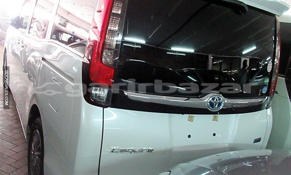 Buy Import Toyota Esquire in Dhaka, Dhaka Buy Import Toyota Esquire in Dhaka, Dhaka