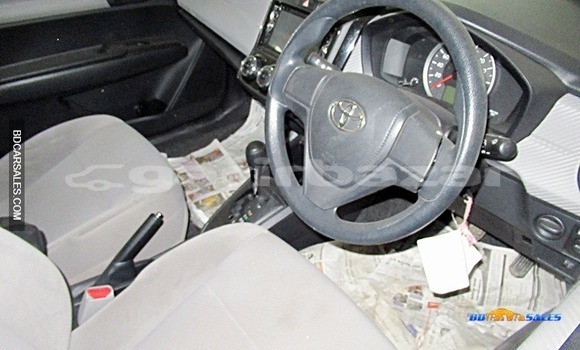 Buy Import Toyota Axio in Dhaka, Dhaka Buy Import Toyota Axio in Dhaka, Dhaka