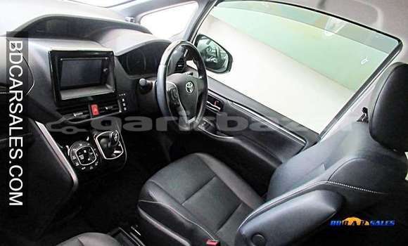 Buy Import Toyota Esquire in Dhaka, Dhaka Buy Import Toyota Esquire in Dhaka, Dhaka