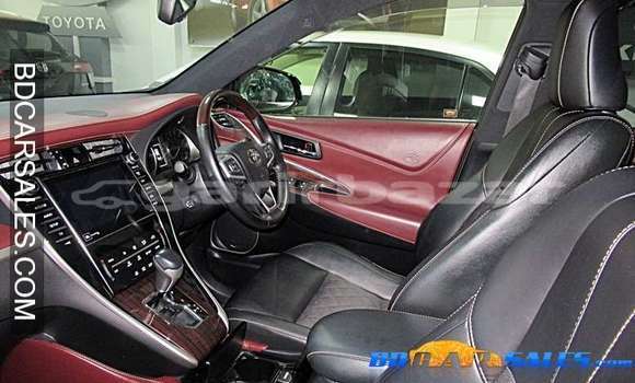 Buy Import Toyota Harrier in Dhaka, Dhaka Buy Import Toyota Harrier in Dhaka, Dhaka