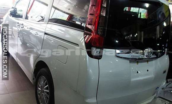 Buy Import Toyota Noah in Dhaka, Dhaka Buy Import Toyota Noah in Dhaka, Dhaka