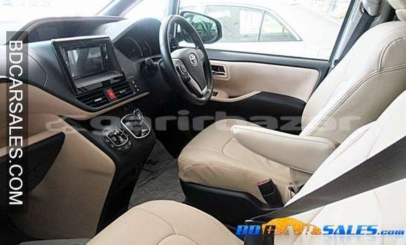 Buy Import Toyota Noah in Dhaka, Dhaka Buy Import Toyota Noah in Dhaka, Dhaka