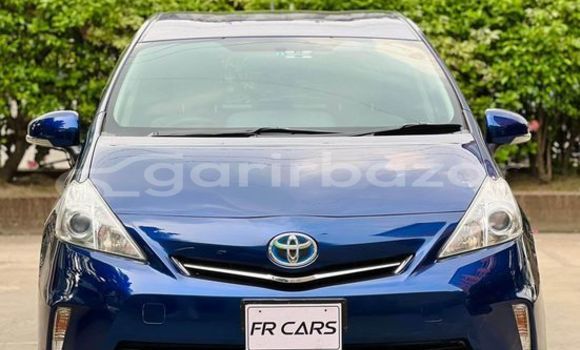 কেনা ব্যবহৃত Toyota Prius Alpha Blue গাড়ী মধ্যে ঢাকা মধ্যে Dhaka