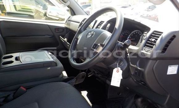 Buy Used 2019 Toyota hiace dx in Dhaka, Dhaka Buy Used 2019 Toyota hiace dx in Dhaka, Dhaka