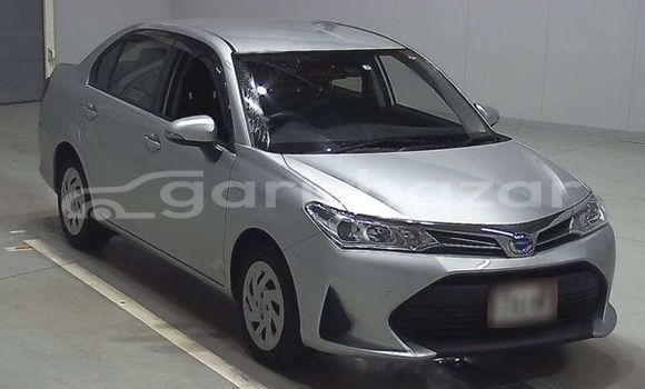 কেনা ব্যবহৃত Toyota axio hybrid x Silver গাড়ী মধ্যে ঢাকা মধ্যে Dhaka