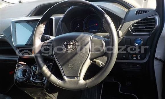 Buy Used 2021 Toyota Esquire gi premium in Dhaka, Dhaka Buy Used 2021 Toyota Esquire gi premium in Dhaka, Dhaka