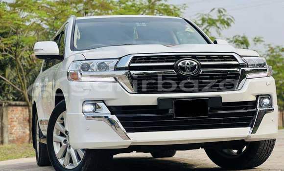 Buy Used 2014 Toyota Land Cruiser in Dhaka, Dhaka Buy Used 2014 Toyota Land Cruiser in Dhaka, Dhaka