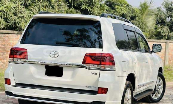Buy Used 2014 Toyota Land Cruiser in Dhaka, Dhaka Buy Used 2014 Toyota Land Cruiser in Dhaka, Dhaka