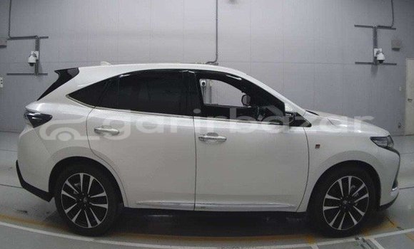 Buy Used 2019 Toyota Harrier in Dhaka, Dhaka Buy Used 2019 Toyota Harrier in Dhaka, Dhaka