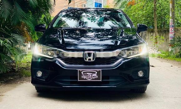 Buy Used 2018 Honda Grace in Dhaka, Dhaka Buy Used 2018 Honda Grace in Dhaka, Dhaka