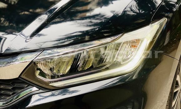 Buy Used 2018 Honda Grace in Dhaka, Dhaka Buy Used 2018 Honda Grace in Dhaka, Dhaka