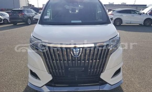 কেনা নতুন Toyota Esquire gi premium Pearl গাড়ী মধ্যে ঢাকা মধ্যে Dhaka