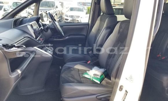 কেনা নতুন Toyota Esquire gi premium Pearl গাড়ী মধ্যে ঢাকা মধ্যে Dhaka কেনা নতুন Toyota Esquire gi premium Pearl গাড়ী মধ্যে ঢাকা মধ্যে Dhaka