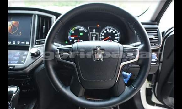 Buy Import Toyota Crown in Dhaka, Dhaka Buy Import Toyota Crown in Dhaka, Dhaka