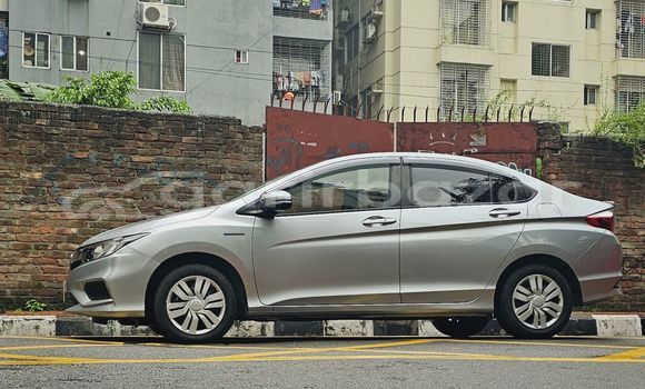 Buy Import 2019 Honda Grace in Dhaka, Dhaka Buy Import 2019 Honda Grace in Dhaka, Dhaka
