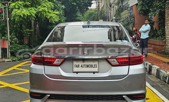 Buy Import 2019 Honda Grace in Dhaka, Dhaka Buy Import 2019 Honda Grace in Dhaka, Dhaka