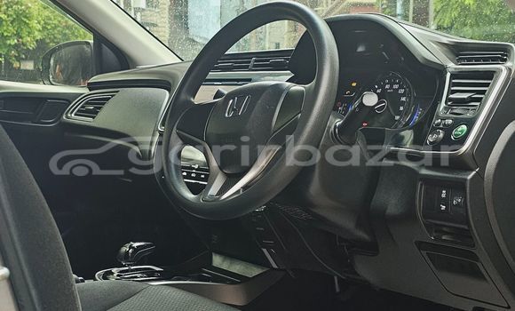 Buy Import 2019 Honda Grace in Dhaka, Dhaka Buy Import 2019 Honda Grace in Dhaka, Dhaka