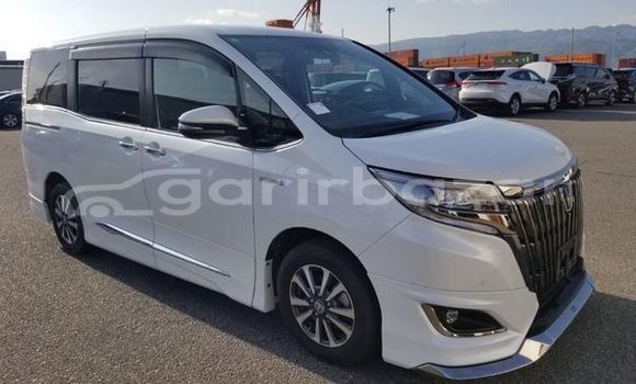 কেনা ব্যবহৃত Toyota Esquire gi premium Pearl গাড়ী মধ্যে ঢাকা মধ্যে Dhaka