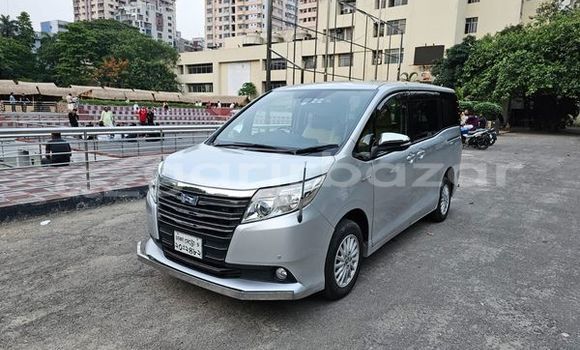 Buy Used 2016 Toyota Noah in Dhaka, Dhaka Buy Used 2016 Toyota Noah in Dhaka, Dhaka