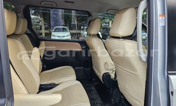 Buy Used 2016 Toyota Noah in Dhaka, Dhaka Buy Used 2016 Toyota Noah in Dhaka, Dhaka