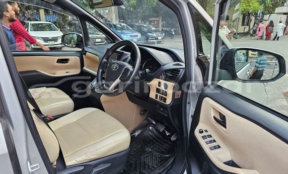 Buy Used 2016 Toyota Noah in Dhaka, Dhaka Buy Used 2016 Toyota Noah in Dhaka, Dhaka