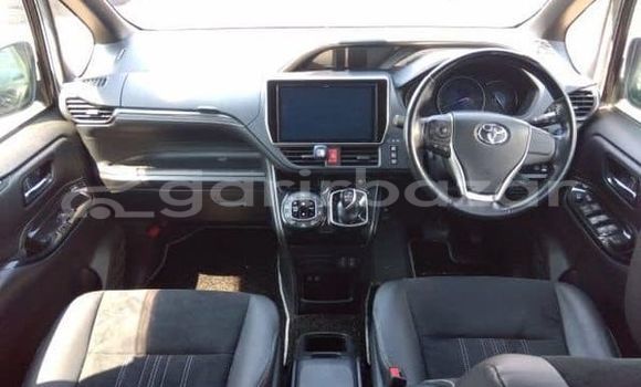 কেনা ব্যবহৃত Toyota Esquire gi premium Purple গাড়ী মধ্যে ঢাকা মধ্যে Dhaka কেনা ব্যবহৃত Toyota Esquire gi premium Purple গাড়ী মধ্যে ঢাকা মধ্যে Dhaka