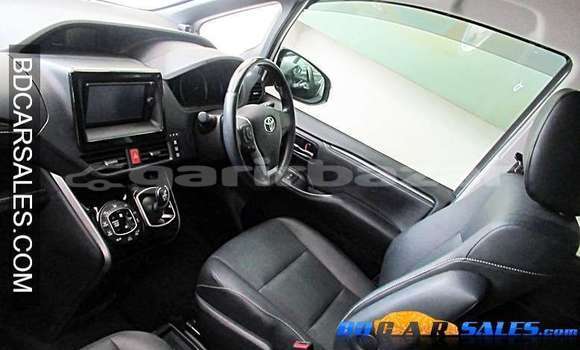 Buy Import Toyota Esquire in Dhaka, Dhaka Buy Import Toyota Esquire in Dhaka, Dhaka