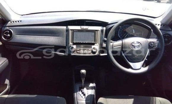 কেনা ব্যবহৃত Toyota axio hybrid x White গাড়ী মধ্যে ঢাকা মধ্যে Dhaka