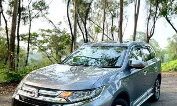 Buy Used 2018 Mitsubishi outlandar in Chittagong, Chittagong Buy Used 2018 Mitsubishi outlandar in Chittagong, Chittagong