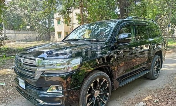 Buy Used 2020 Toyota Land Cruiser in Dhaka, Dhaka Buy Used 2020 Toyota Land Cruiser in Dhaka, Dhaka