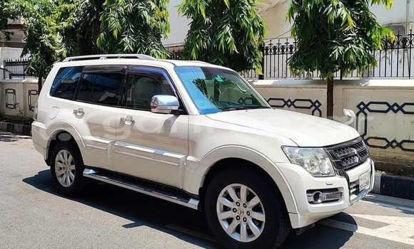 কেনা ব্যবহৃত Mitsubishi pajero White গাড়ী মধ্যে ঢাকা মধ্যে Dhaka কেনা ব্যবহৃত Mitsubishi pajero White গাড়ী মধ্যে ঢাকা মধ্যে Dhaka