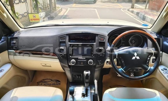 কেনা ব্যবহৃত Mitsubishi pajero White গাড়ী মধ্যে ঢাকা মধ্যে Dhaka কেনা ব্যবহৃত Mitsubishi pajero White গাড়ী মধ্যে ঢাকা মধ্যে Dhaka