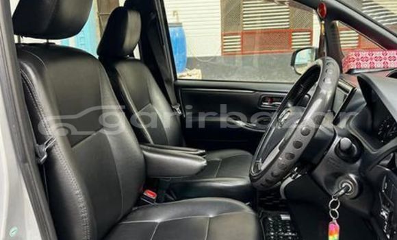 Buy Used 2017 Toyota Esquire in Dhaka, Dhaka Buy Used 2017 Toyota Esquire in Dhaka, Dhaka