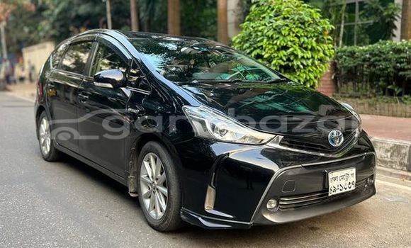কেনা ব্যবহৃত Toyota Prius Alpha Black গাড়ী মধ্যে ঢাকা মধ্যে Dhaka
