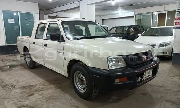কেনা ব্যবহৃত Mitsubishi L200 White গাড়ী মধ্যে ঢাকা মধ্যে Dhaka