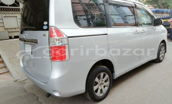 Buy Used 2010 Toyota noah si in Dhaka, Dhaka Buy Used 2010 Toyota noah si in Dhaka, Dhaka