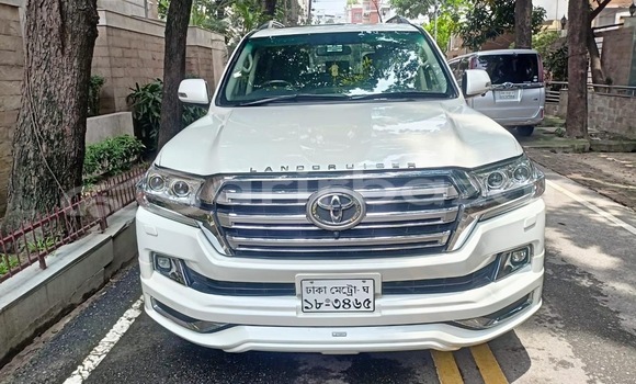Buy Used 2014 Toyota Land Cruiser in Dhaka, Dhaka Buy Used 2014 Toyota Land Cruiser in Dhaka, Dhaka
