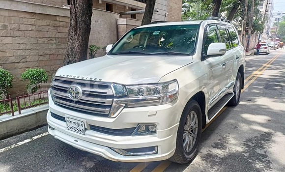 Buy Used 2014 Toyota Land Cruiser in Dhaka, Dhaka Buy Used 2014 Toyota Land Cruiser in Dhaka, Dhaka