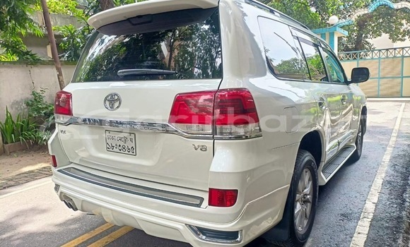 Buy Used 2014 Toyota Land Cruiser in Dhaka, Dhaka Buy Used 2014 Toyota Land Cruiser in Dhaka, Dhaka