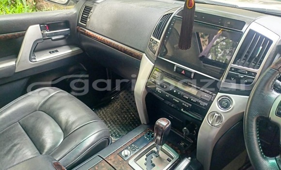 Buy Used 2014 Toyota Land Cruiser in Dhaka, Dhaka Buy Used 2014 Toyota Land Cruiser in Dhaka, Dhaka
