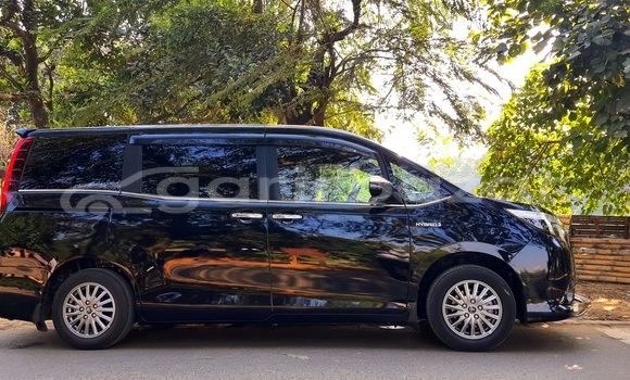 Buy Used 2017 Toyota Esquire gi premium in Dhaka, Dhaka Buy Used 2017 Toyota Esquire gi premium in Dhaka, Dhaka