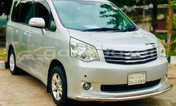 কেনা ব্যবহৃত Toyota X Noah Silver গাড়ী মধ্যে ঢাকা মধ্যে Dhaka কেনা ব্যবহৃত Toyota X Noah Silver গাড়ী মধ্যে ঢাকা মধ্যে Dhaka