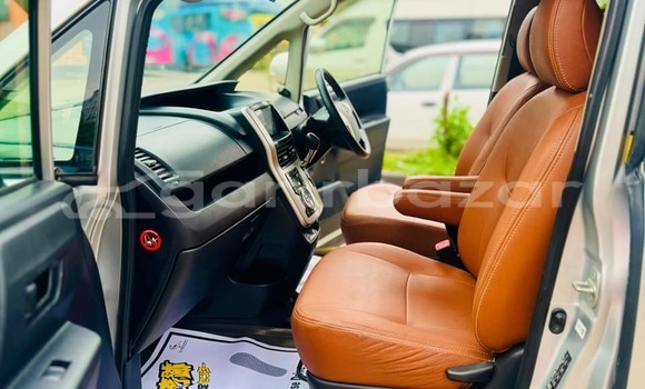 কেনা ব্যবহৃত Toyota X Noah Silver গাড়ী মধ্যে ঢাকা মধ্যে Dhaka কেনা ব্যবহৃত Toyota X Noah Silver গাড়ী মধ্যে ঢাকা মধ্যে Dhaka