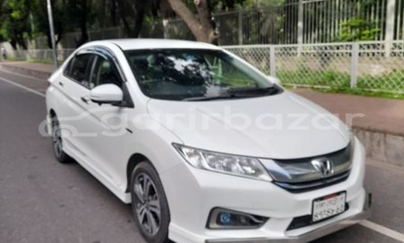 Buy Used 2016 Honda Grace in Dhaka, Dhaka Buy Used 2016 Honda Grace in Dhaka, Dhaka